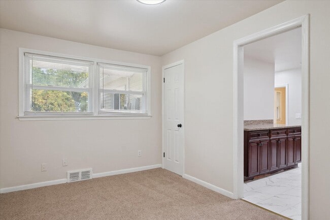 Building Photo - 29484 Spring Hill Dr