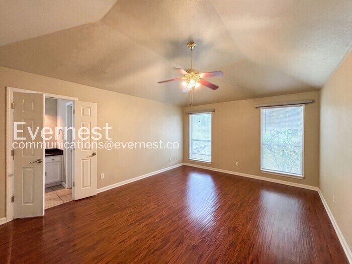 Building Photo - 2315 Chestnut Path