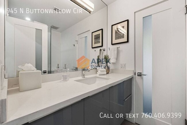 Building Photo - 945 N Buttonwillow Cir