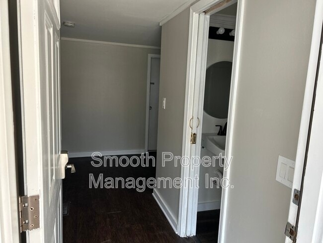 Building Photo - 191 E Oakfield Rd