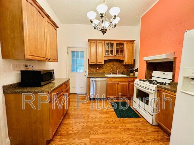 Building Photo - 828 Mellon St