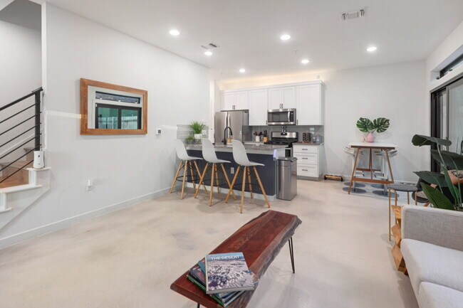 Building Photo - Spacious 3-Bedroom Townhouse Retreat