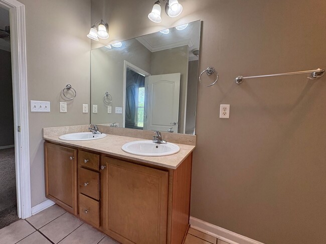 Building Photo - 5287 Promenade Dr
