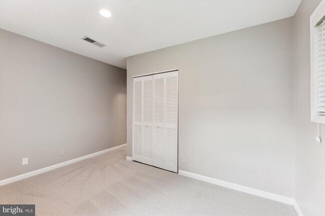 Building Photo - 2702 Dartmouth Rd