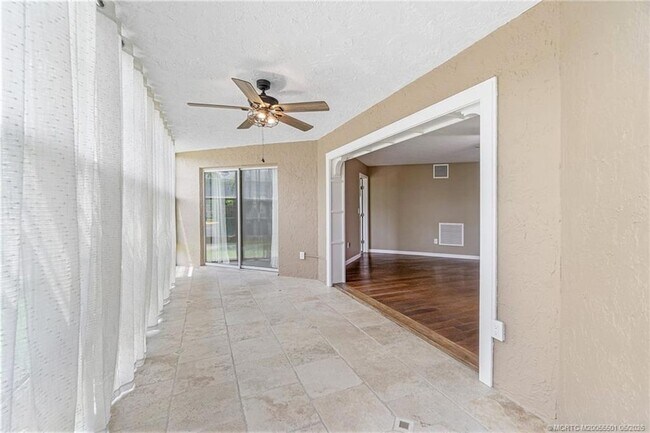 Building Photo - 3218 SE Aster Ln