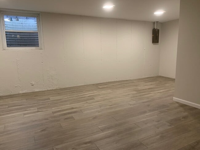 Building Photo - 822 Skokie Blvd