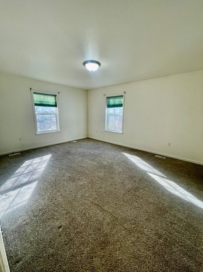 Building Photo - Ranch style 3bedroom/2 bathroom with an Oversized two car garage +giant carport!  Large private l...