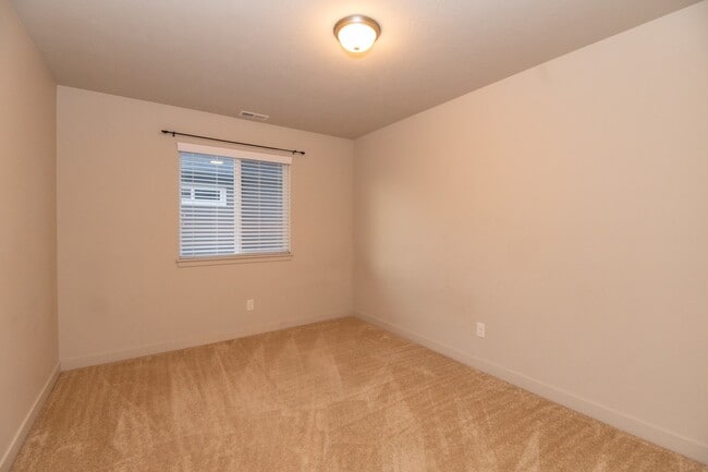 Building Photo - Beautiful Home in Midvale!