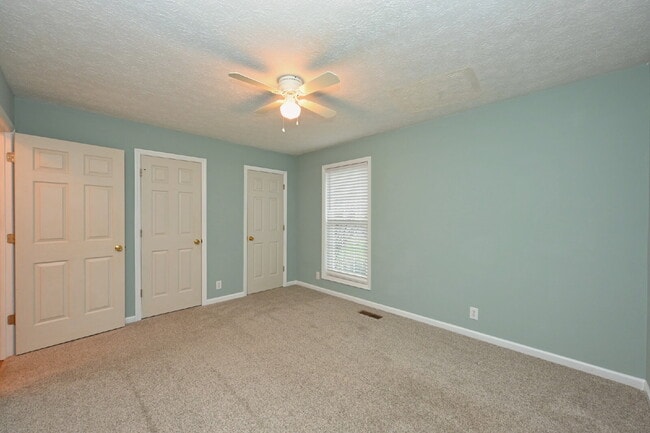 Building Photo - Car-free convenience! Modern 3 Bed Home Minutes from Downtown Gallatin