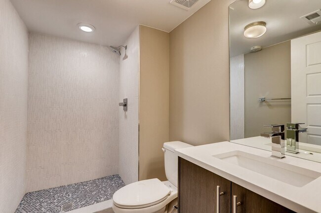 Building Photo - Sunnyside 3 Bedroom Townhomes for Rent