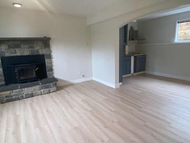 Building Photo - $3950 2520 SqFt, SFH/4BDR,2BA,office/Garag...