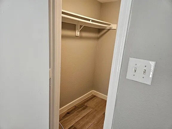 Building Photo - 1467 Meadowood Village Dr