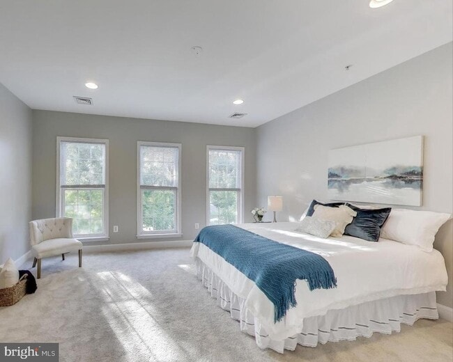 Building Photo - 2400 Brookmoor Ln