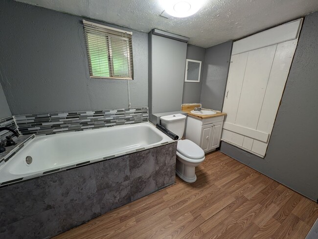 Building Photo - Large Bremerton Original for Rent! Over 23...