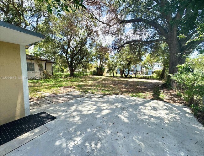 Building Photo - 730 NW 15th Terrace