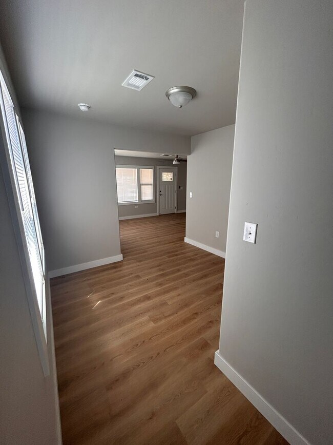 Building Photo - Spacious and remodeled country home close to town.