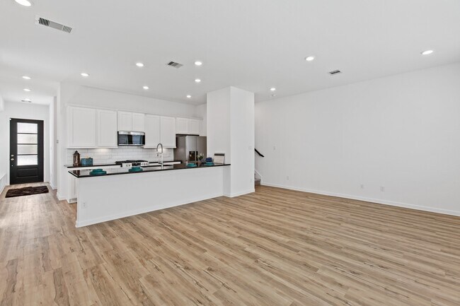Building Photo - 4131 Balboa Dr