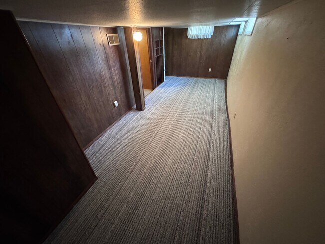 Building Photo - $1400 - 2 Bed 1 Bath House
