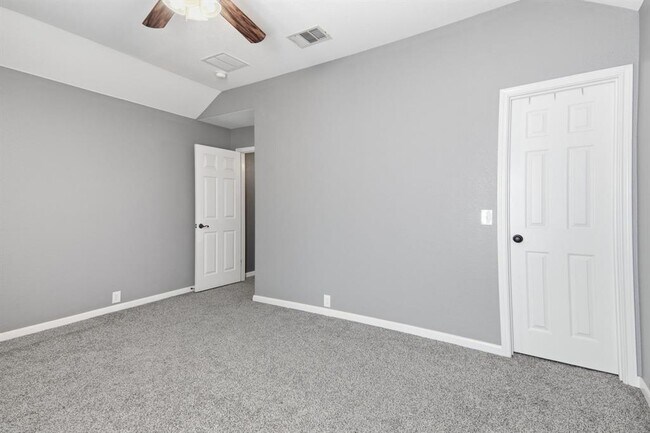 Building Photo - 2157 Paradise Ridge Dr