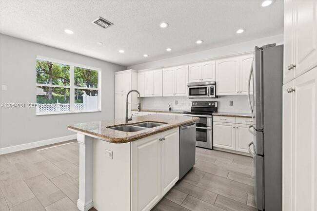 Building Photo - 5014 SW 155th Terrace