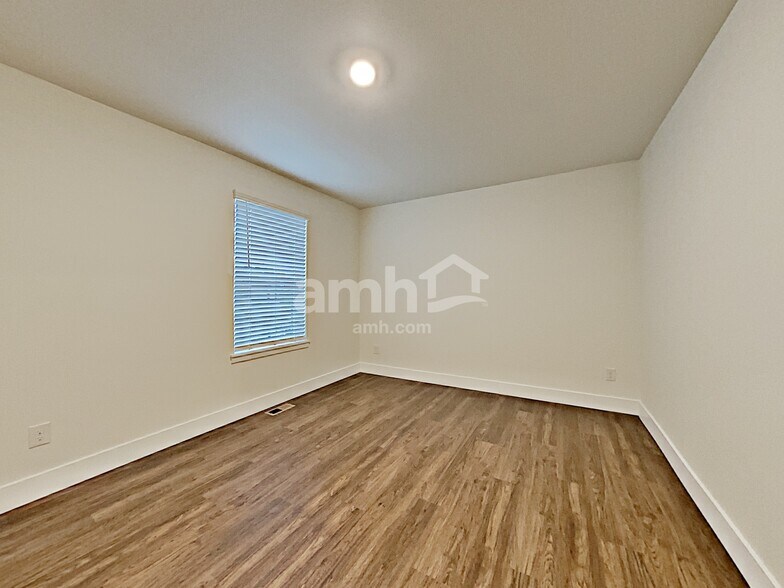 Building Photo - 3517 70th Dr NE