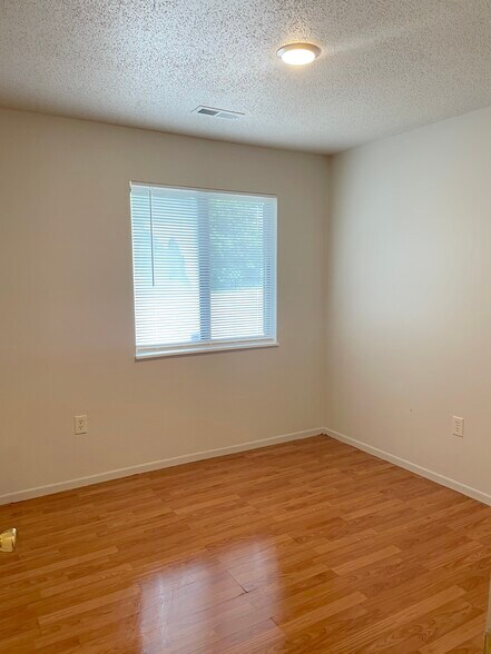 Building Photo - 501 State Hwy 47