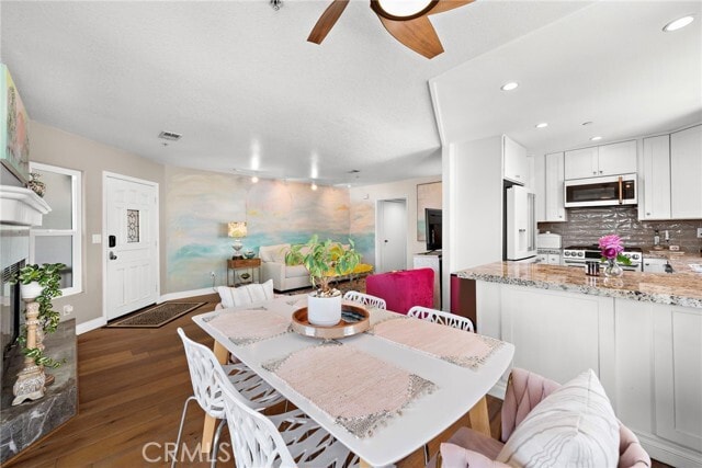 Building Photo - 210 Avenida Montalvo