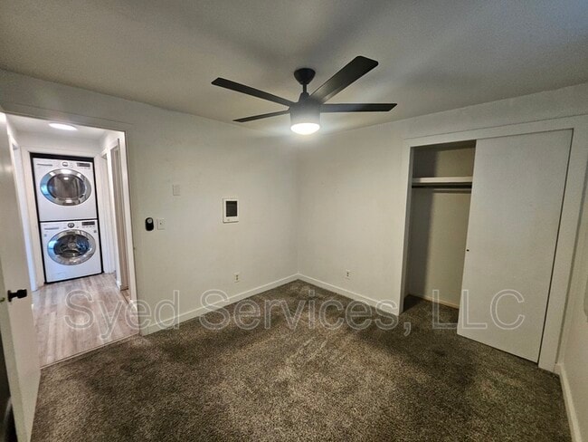 Building Photo - 624 E Hawaii Ave