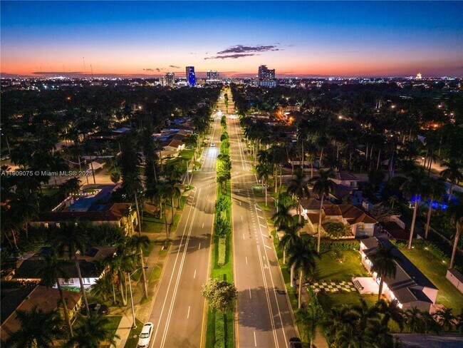 Building Photo - 1141 Hollywood Blvd