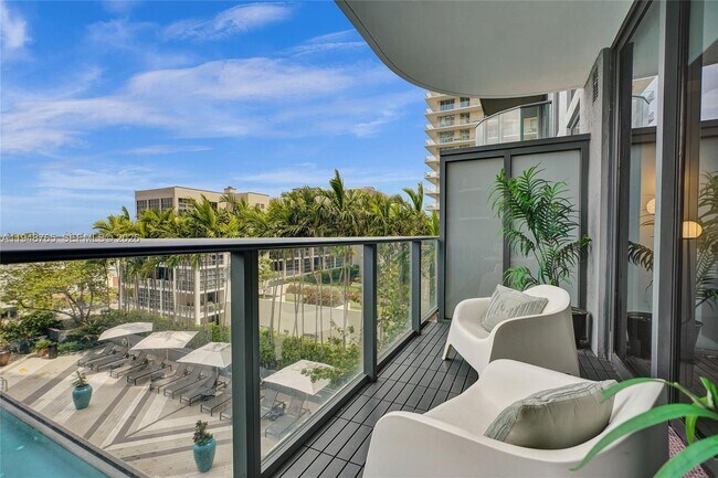 Building Photo - 121 NE 34th St