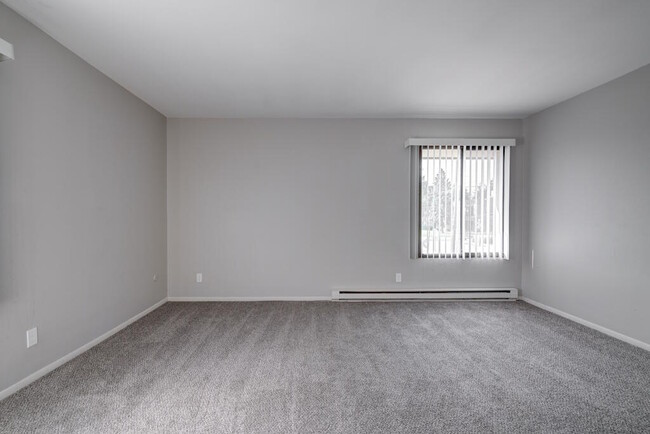 Building Photo - 305 Maple Ave