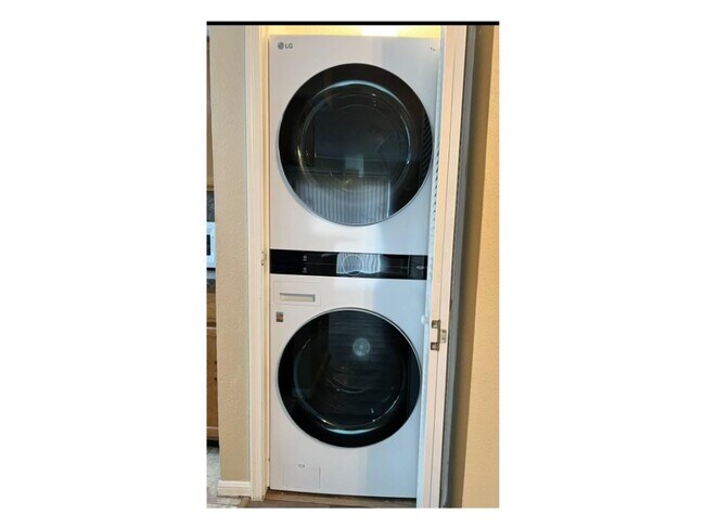 Building Photo - 2120 El Paseo St