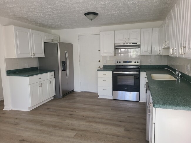 Building Photo - 6945 Cinderella Rd