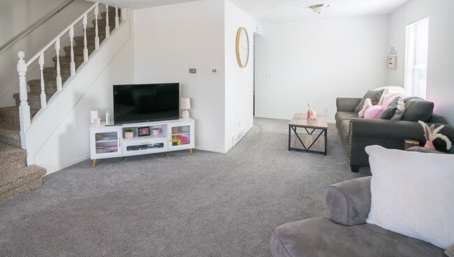 Building Photo - 917 Burcham Dr