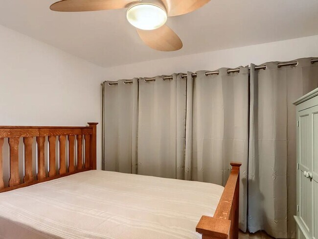 Building Photo - 1 Bedroom Condo with In-Unit Laundry and Private Patio