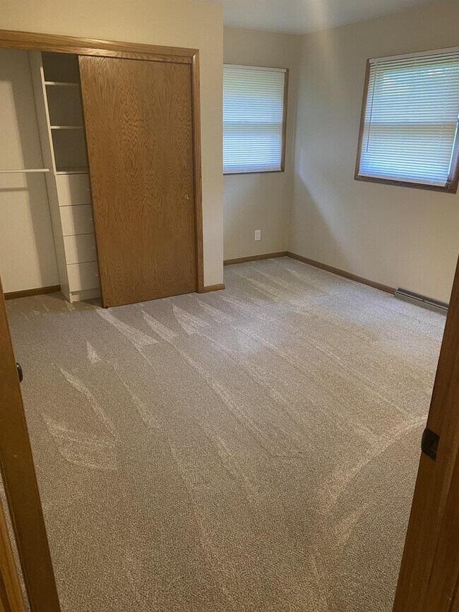 Building Photo - 18105 Milwaukee Ave