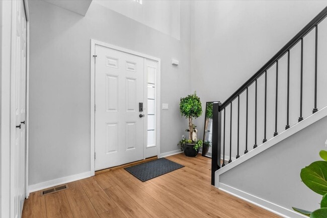 Building Photo - 9805 Newburgh Rd