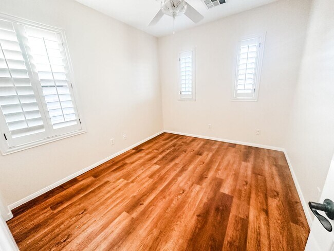Building Photo - Beautiful 4 bedroom 3 bath plus loft home ...