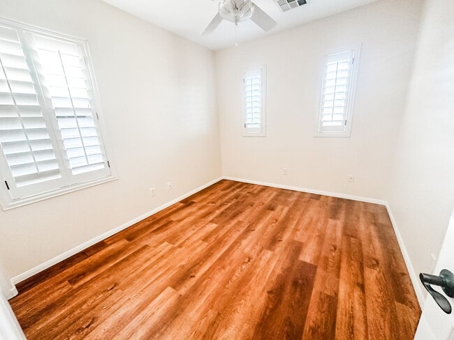 Building Photo - Beautiful 4 bedroom 3 bath plus loft home in the Vistas in Summerlin!