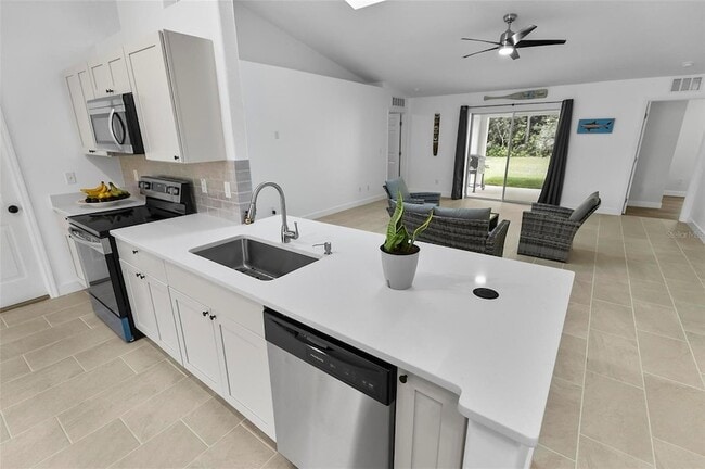 Building Photo - 64 Radcliffe Dr