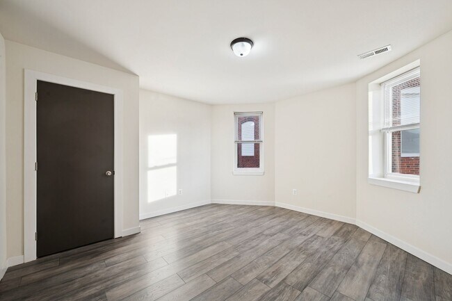 Building Photo - 876 Wynnewood Rd