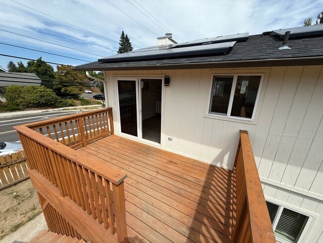 Building Photo - Renovated Ruston Home w/ Water View