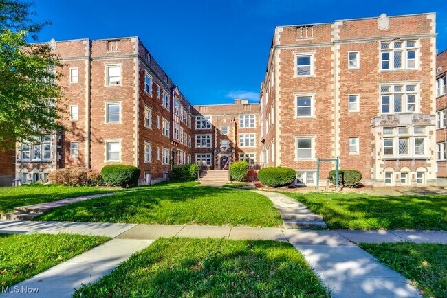 Building Photo - 2828 S Moreland Blvd