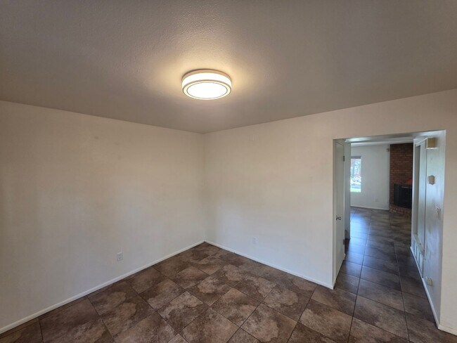 Building Photo - 3885 N Fanning Dr
