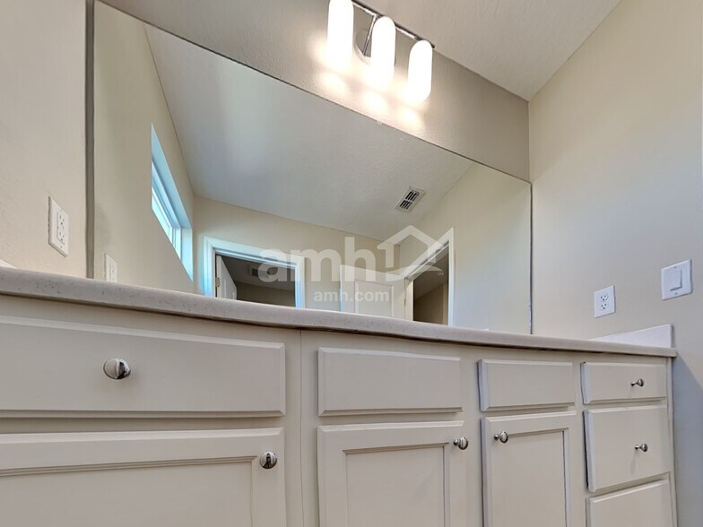 Building Photo - 64 Spruce Point