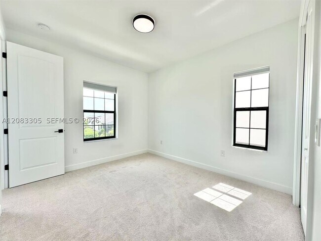 Building Photo - 8436 Lyside Dr