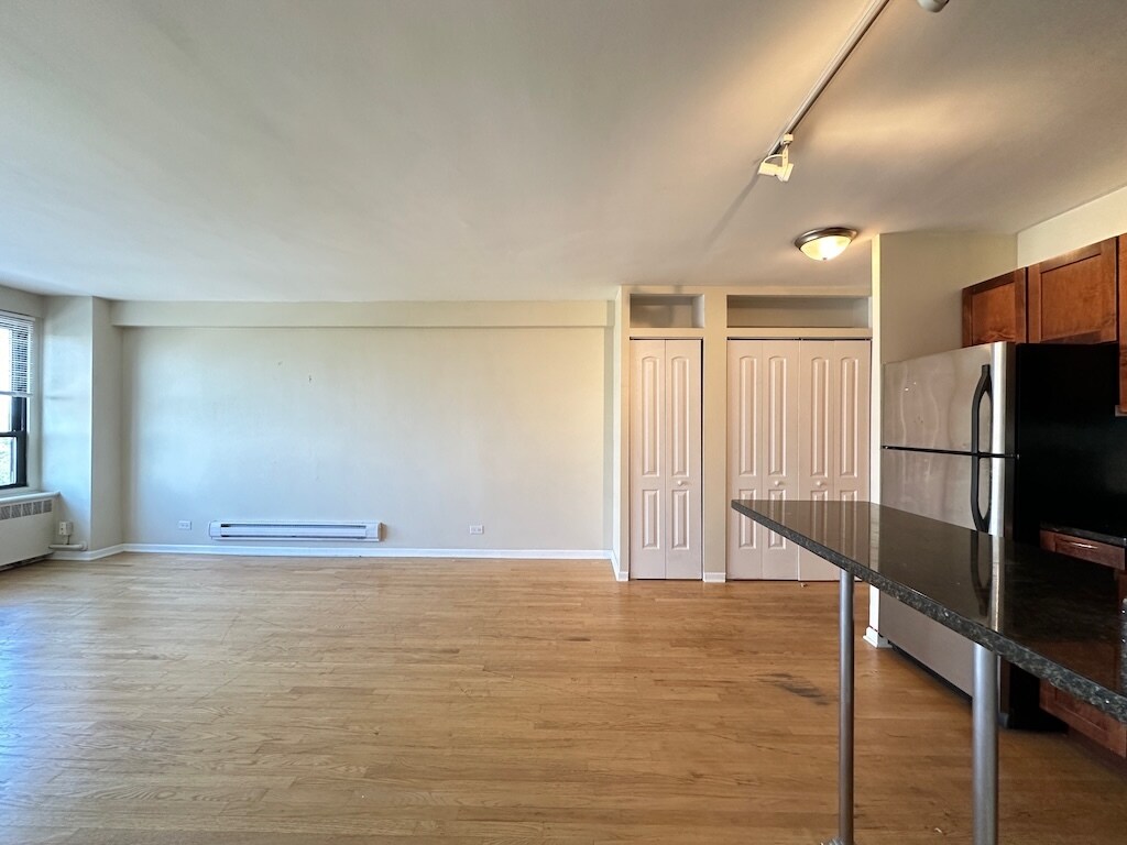 Building Photo - 4180 N Marine Dr