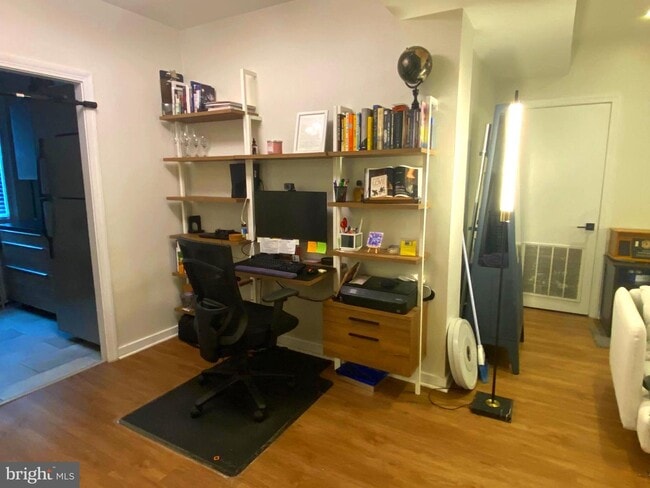 Building Photo - 903 S Frederick St