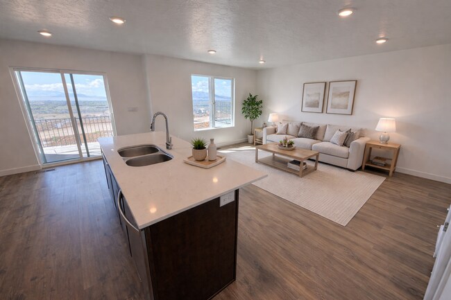 Building Photo - NEW TOWNHOME READY TO MOVE IN!