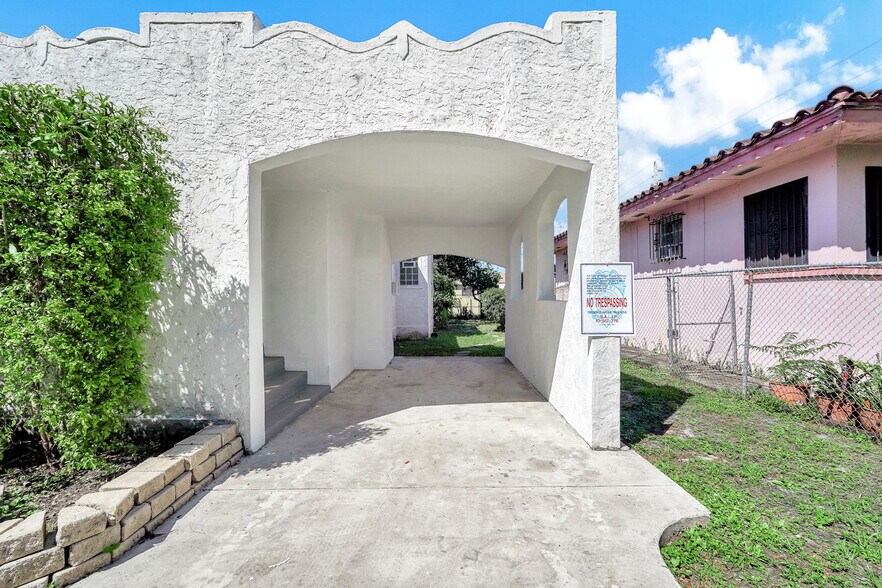 Building Photo - 511 NW 44th St